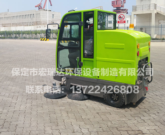 中糧集團天津有限公司HRD-2050全封閉駕駛式掃地車展示
