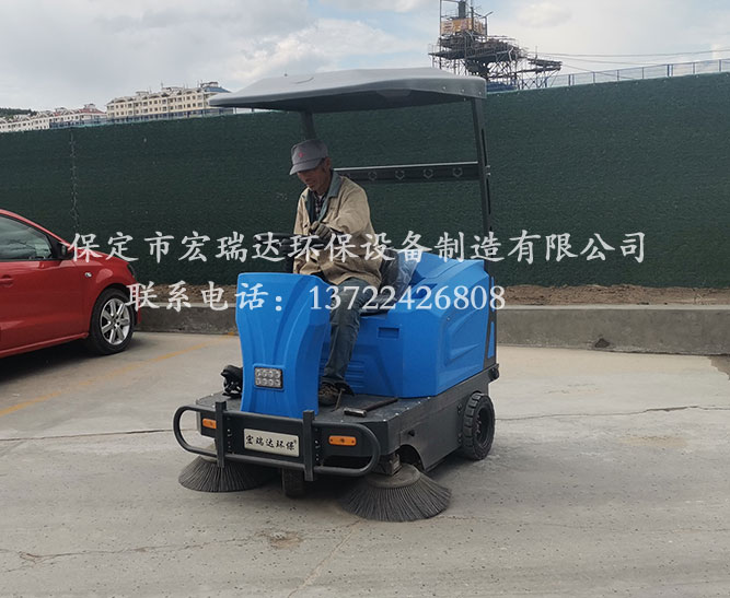 保定宏瑞達電動清掃車在內蒙古砂石廠上崗